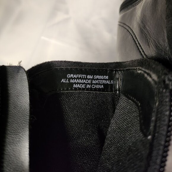 Vintage LIZ CLAIBORNE Flex Graffiti Black Booties - 6M 2.5 inch Heels - Picture 4 of 6